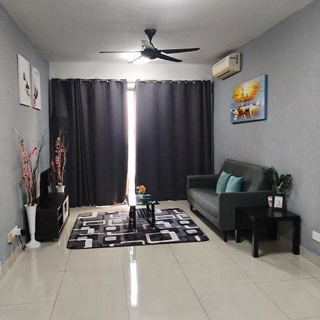 The Family Homestay@Univ360 Place,Serdang Seri Kembangan Exterior foto