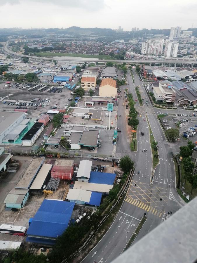 The Family Homestay@Univ360 Place,Serdang Seri Kembangan Exterior foto