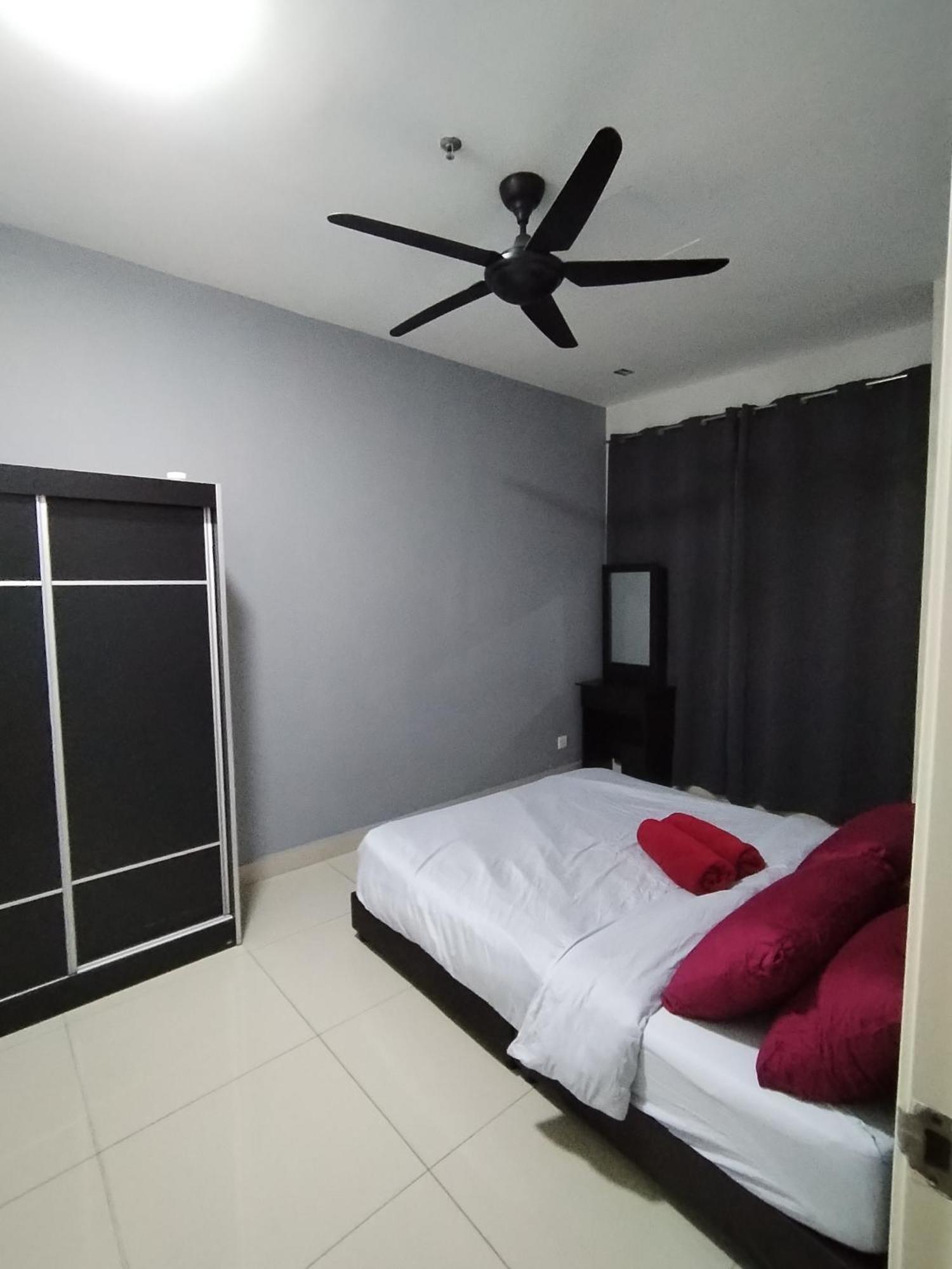 The Family Homestay@Univ360 Place,Serdang Seri Kembangan Exterior foto